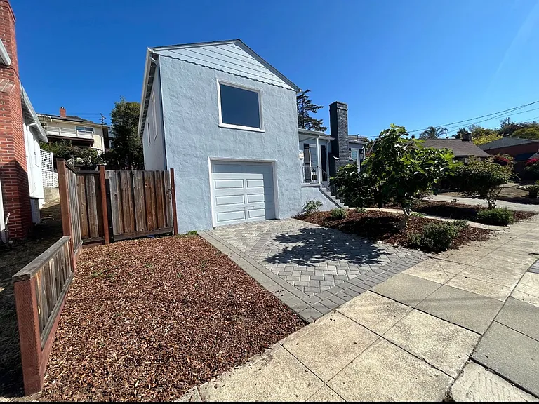 5685 Jordan Ave — Photo 3