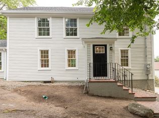 11 Wainwright St, Ipswich, MA 01938