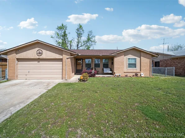 705 W Jamaica Dr S, Sand Springs, OK 74063