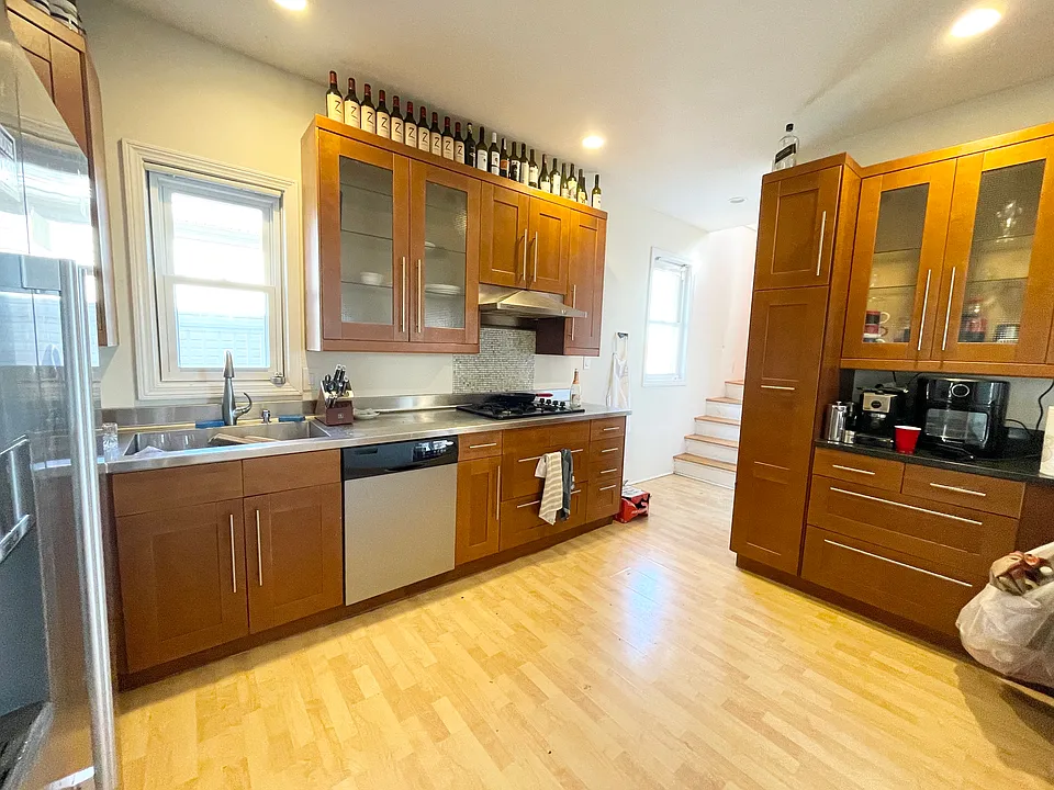 7 Iroquois St #2L