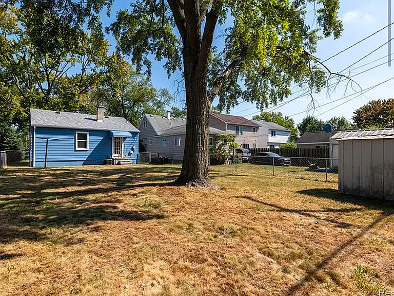 8637 Robindale Ave — Photo 12