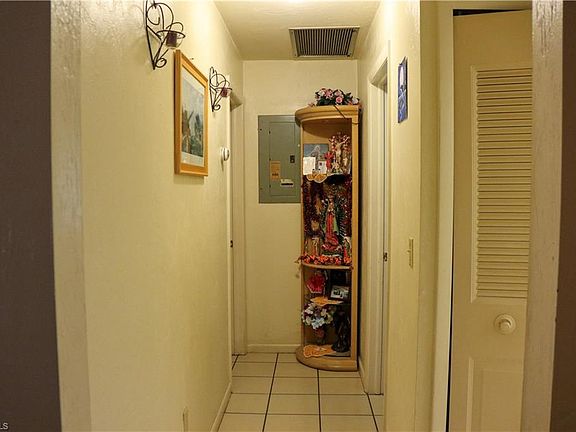 4th image of 1309 SE 24th Ave APT 1