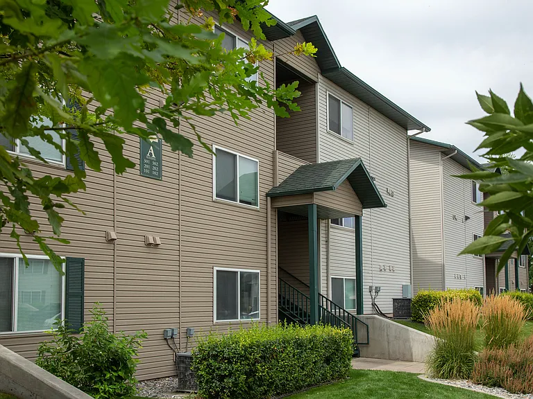 Hanbury Manor Apartments — Photo 3