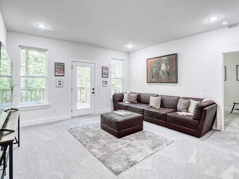 1421 Lee St #2 — Photo 4