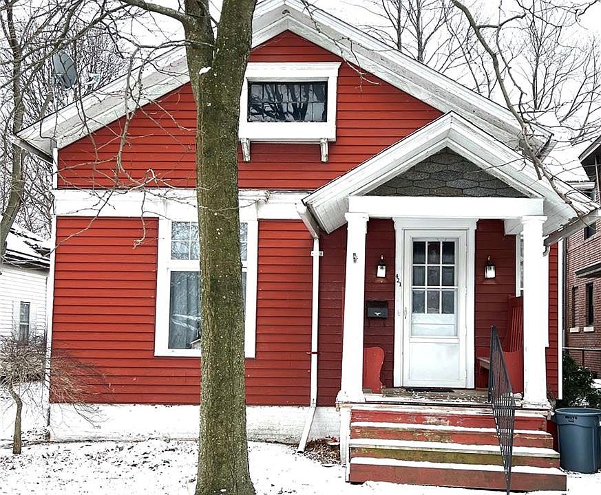 1st image of 421 W 10th St #1