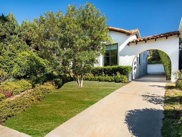 828-8305 Wellesley Riviera — Photo 5