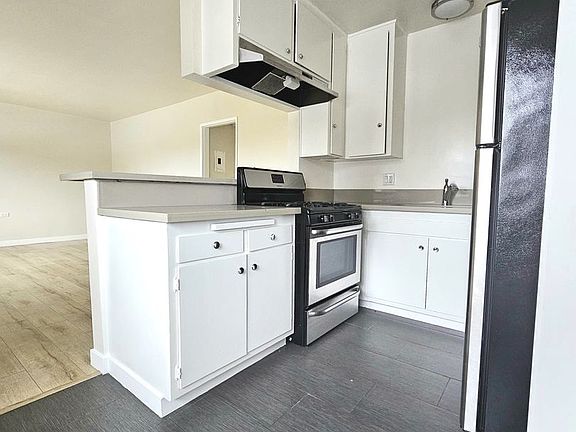 3rd image of 4958 N Maywood Ave #4A