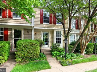 1562 Woodcrest Dr, Reston, VA 20194