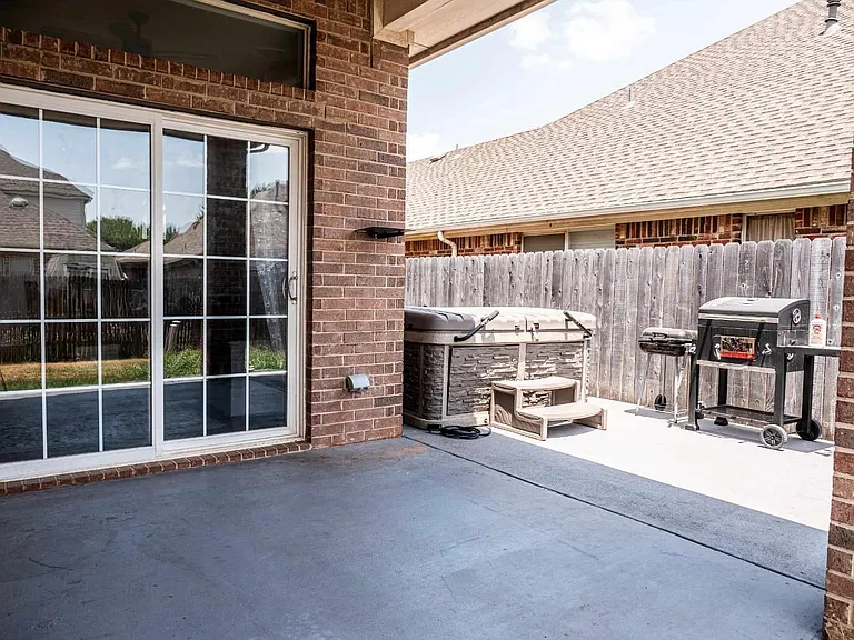 5528 Milford Dr — Photo 17