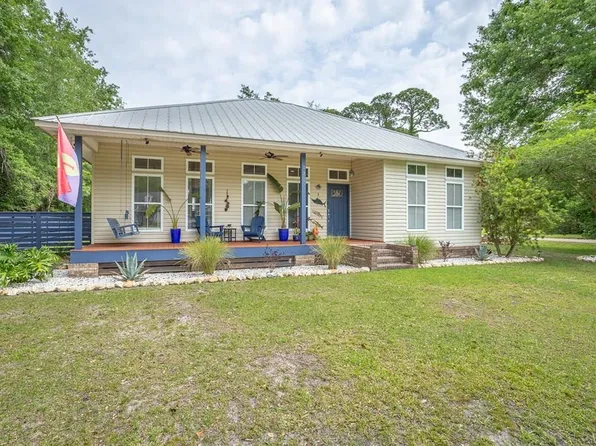 121 Ellis Van Fleet St, Apalachicola, FL 32320
