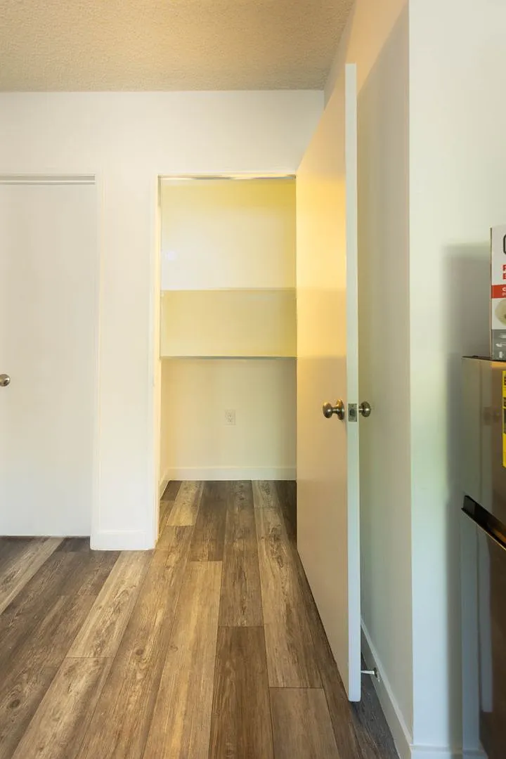 Laurel Cyn 6820 — Photo 4