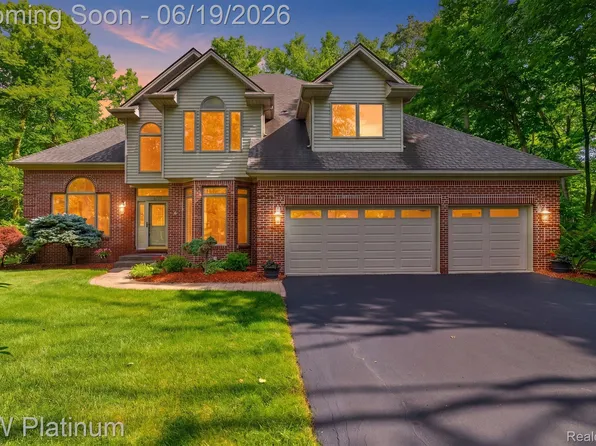 4270 Greenview Cir, Fort Gratiot, MI 48059