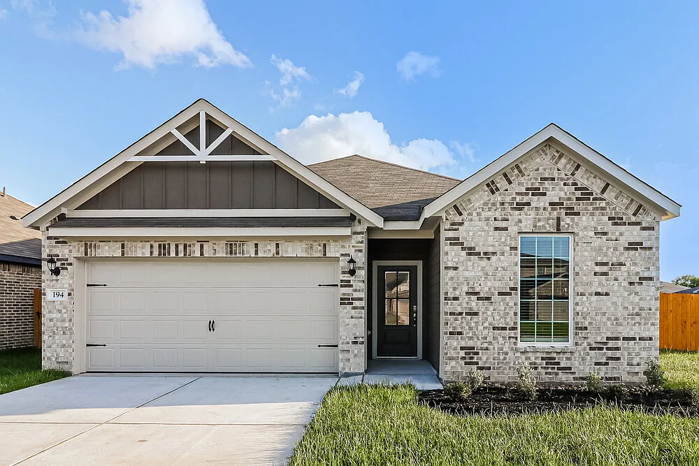 3 bed, 2.0 bath, 1579 sqft, $1,995 — Photo 1