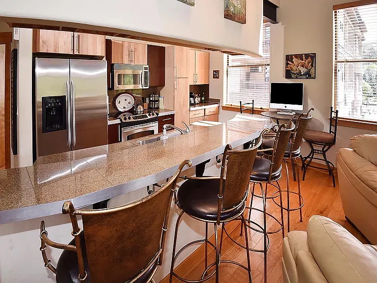 2 bed, 1505 sqft, $7,500 — Photo 2