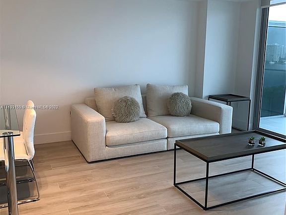 4th image of 16385 Biscayne Blvd #1603