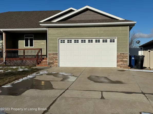 1968 8th St W, Dickinson, ND 58601