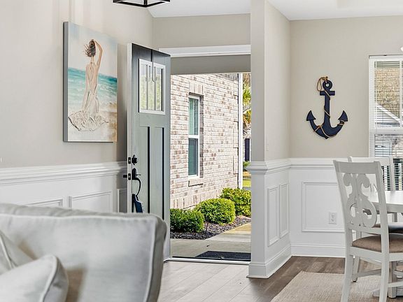 5th image of 625 Tarrent St.