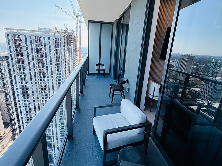 159 NE 6th St #Penthouse 5014 — Photo 38