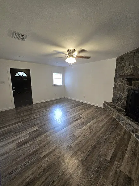 1 bed, 900 sqft, $1,000 — Photo 4