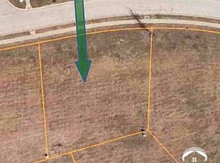 107 N Fall Creek Dr, Lawrence, KS 66049