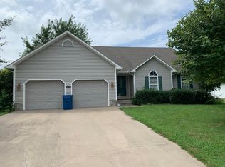 2525 Jonathan St, Carthage, MO 64836