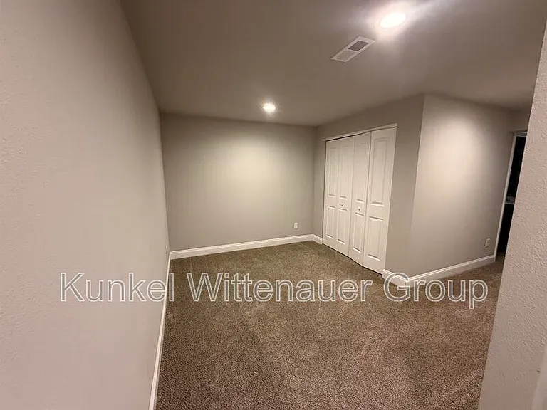 8401 Allied Way — Photo 19