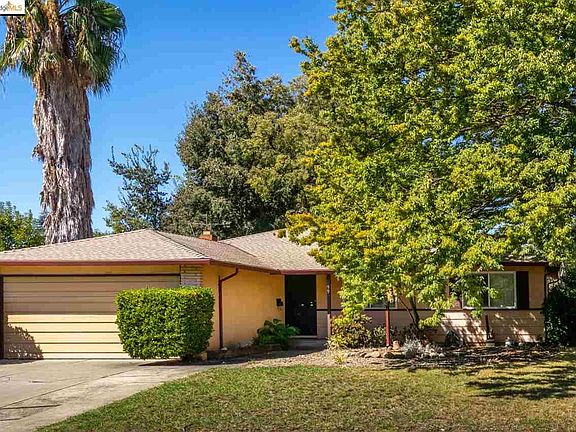 2nd image of 99 Lochmoor Cir