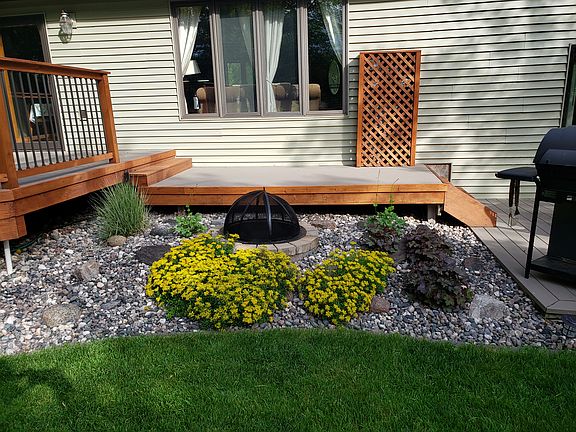 Connecting deck 
