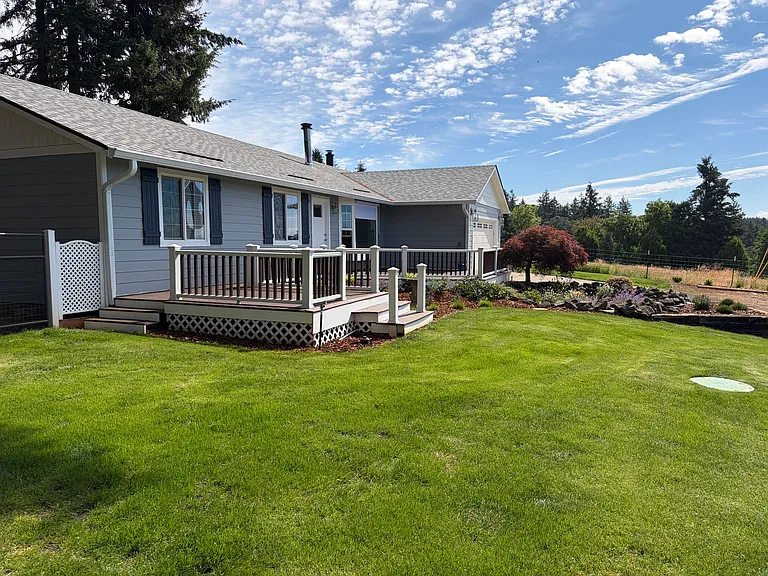 16775 NE Fairview Dr — Photo 2