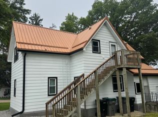 103 1/2 5th St, Hudson, IA 50643