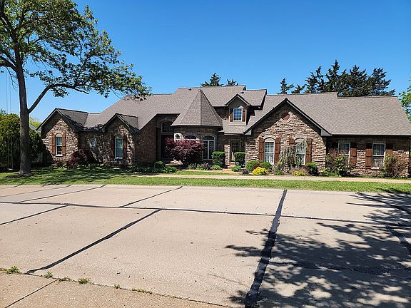 3rd image of 201 Greenbriar Estates Dr
