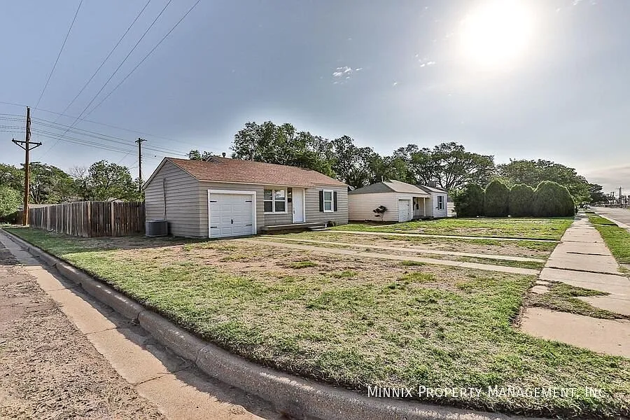 2 bedroom | 4616 33rd St. — Photo 2