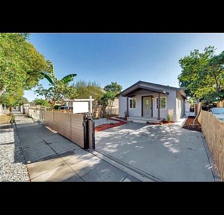 4th image of 1546 W 59th Pl