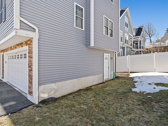 5th image of 51 Branch St Unit 3