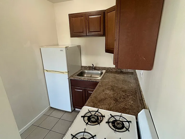 604 W Augusta Ave #7 — Photo 4