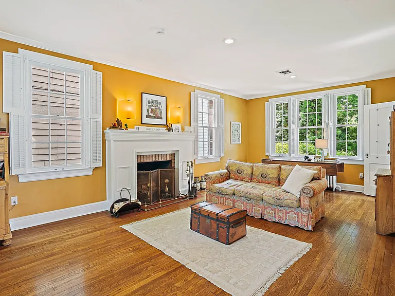 3612 Albemarle St NW — Photo 2