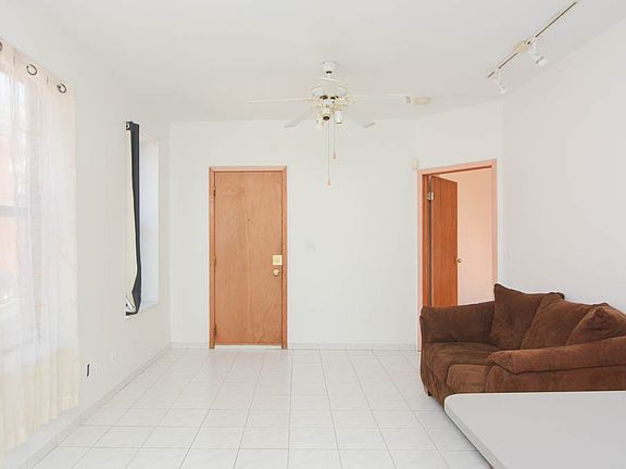 5th image of 537 N Claremont Ave #3