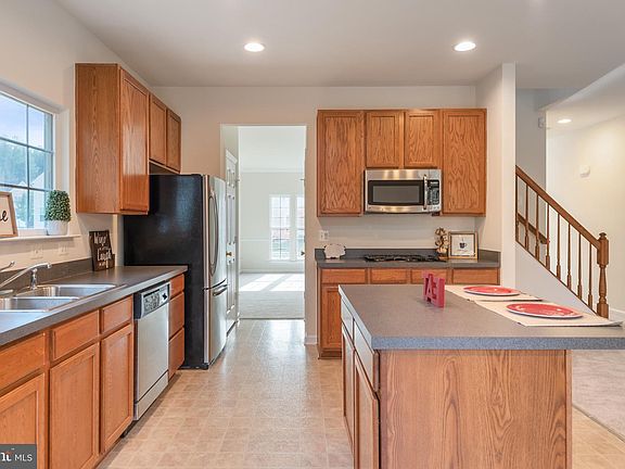 3rd image of 1006 River Walk St