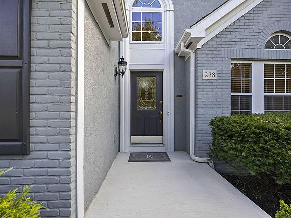 3rd image of 238 Donerail Ave