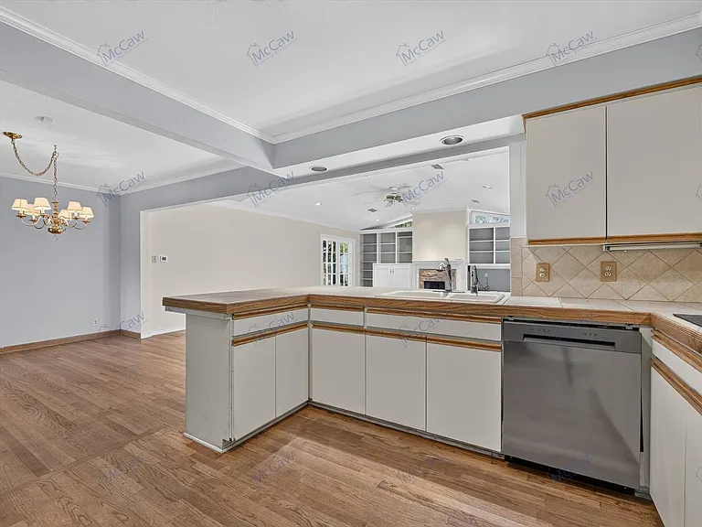 3550 Ainsworth Dr — Photo 9