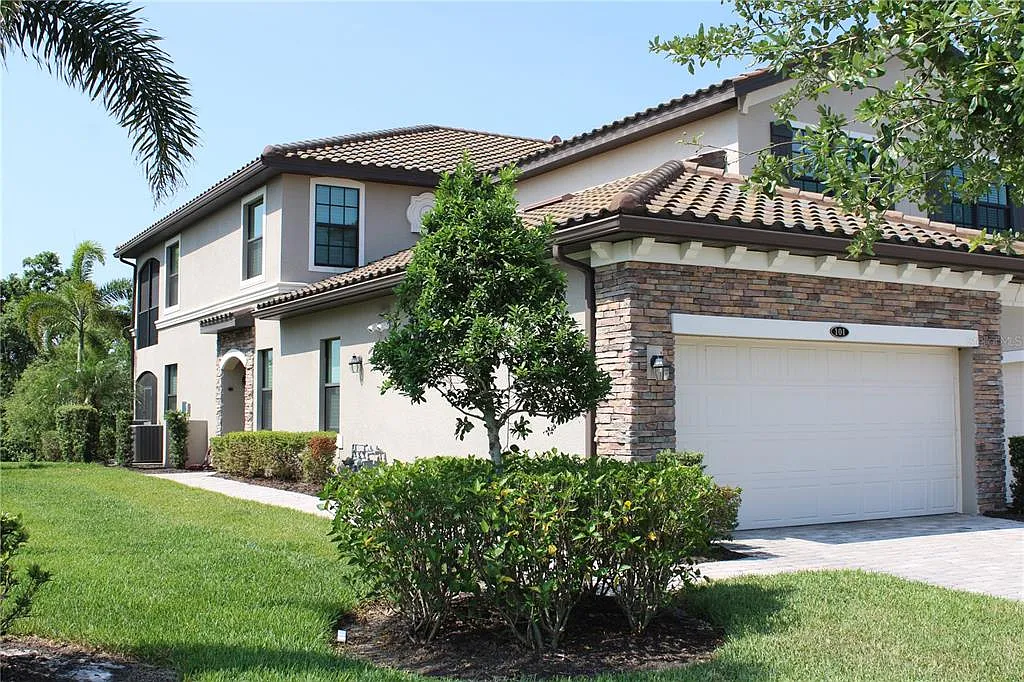 3 bed, 2.0 bath, 1741 sqft, $6,995 — Photo 1