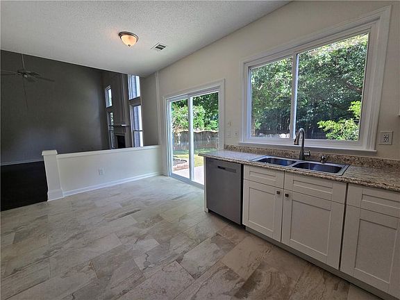5th image of 3075 Keyingham Way