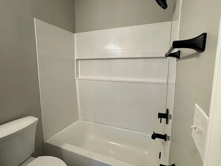 1232 Camelot Ct NE — Photo 13