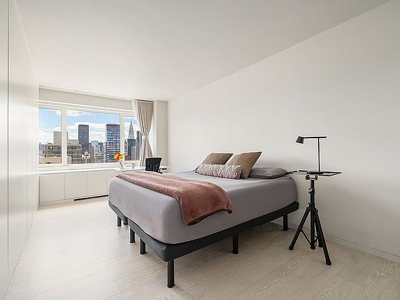 4th image of 303 E 57th St APT 32B