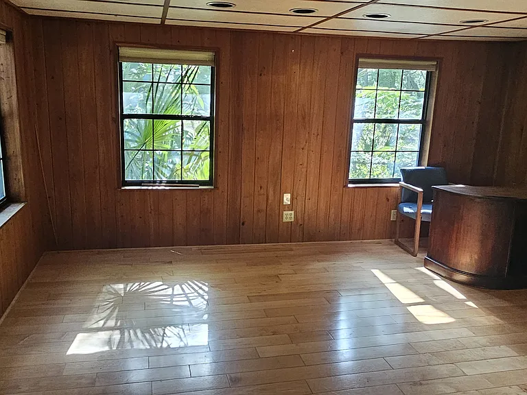 208 NE Yallaha Ave — Photo 6