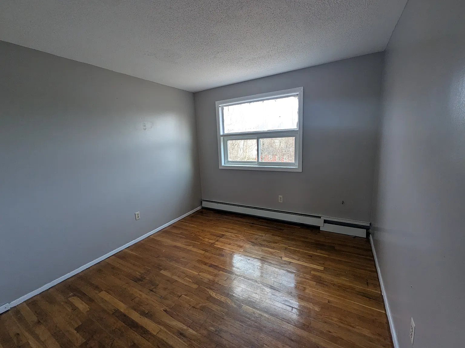 404 Barbour St — Photo 1