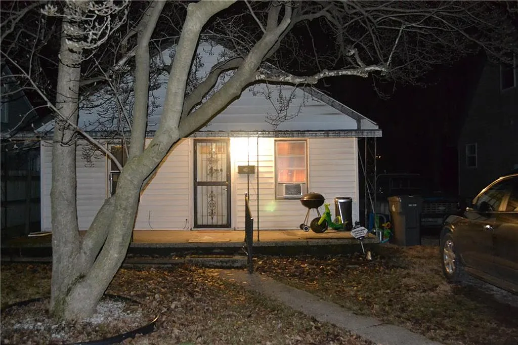 2735 Forest Manor Ave photo 1