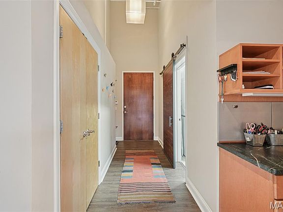 5th image of 4200 Laclede Ave APT 106