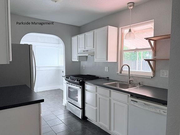 5th image of 521 Auburn St