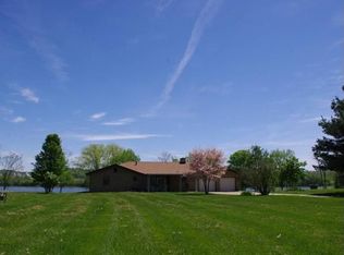 323 Old River Rd, Little Hocking, OH 45742